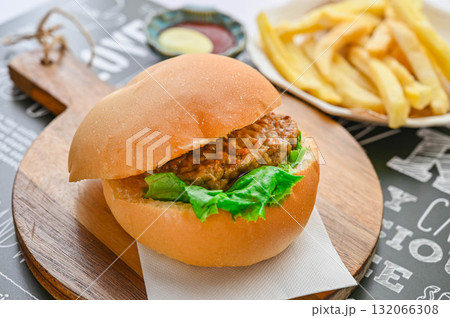 てりやきバーガー 132066308