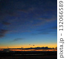 夕暮れの空と川のある風景 132066589