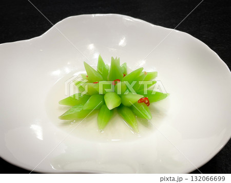 中国上海料理・凉拌莴笋（ステムレタスの冷菜） 132066699