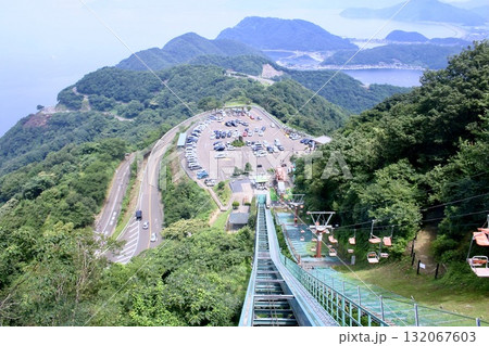 三方五湖レインボーラインのリフトから望む美しい山頂風景 132067603