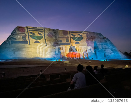 エジプト・アブシンベル神殿 音と光のショー エジプト・アブシンベル神殿 音と光のショー 132067658