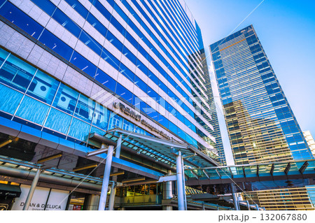 日本の東京都市景観 品川駅やオフィスビル群などを望む 日本の東京都市景観 品川駅やオフィスビル群などを望む 132067880