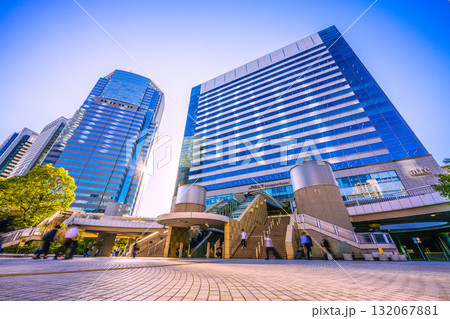 日本の東京都市景観 品川駅やオフィスビル群などを望む 日本の東京都市景観 品川駅やオフィスビル群などを望む 132067881
