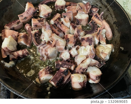 Cooking an octopus step by step 132069085