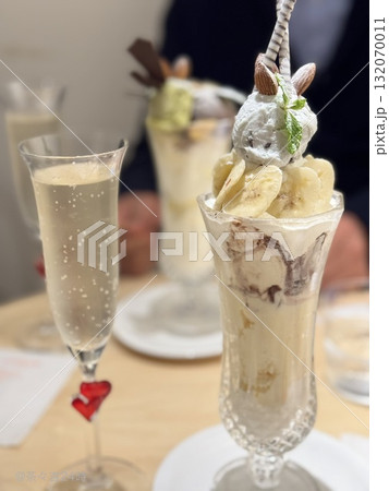 シャンパンとパフェ シャンパンとパフェ 132070011