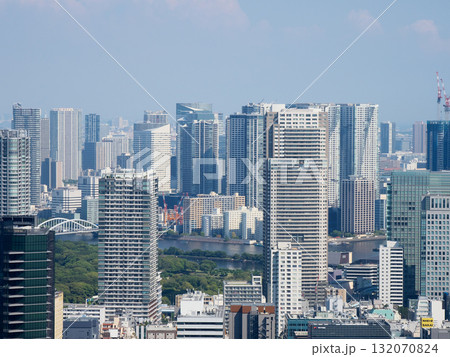 麻布台ヒルズより望む新橋・浜離宮・勝どき方面の眺望　 都市景観（2025年9月） 132070824