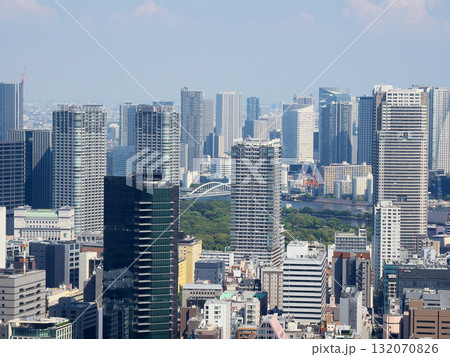 麻布台ヒルズより望む新橋・浜離宮・勝どき方面の眺望　 都市景観（2025年9月） 132070826