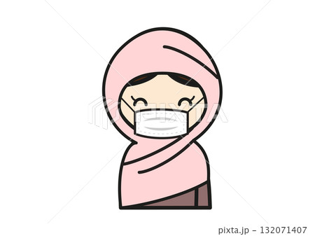 マスク姿で笑顔のイスラム教徒の女性 マスク姿で笑顔のイスラム教徒の女性 132071407