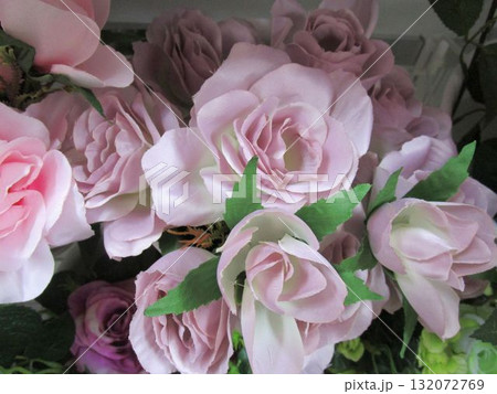 カラフルな造花の花束 カラフルな造花の花束 132072769
