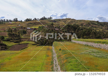 View of the ruins of the Inca temple of Chinchero in Cusco. 132074910