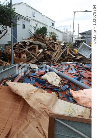 解体された家屋 132078264