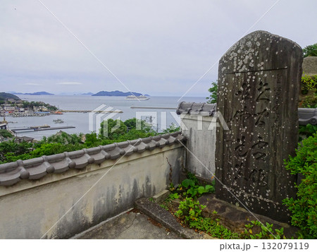 医王寺から望む鞆の浦の景色（広島県福山市） 132079119