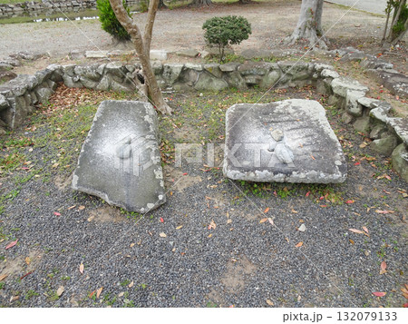 赤穂城の二之丸門跡にある「かんかん石」（兵庫県赤穂市） 132079133