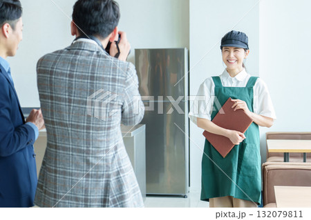 女性店員 PR インタビュー 撮影 女性店員 PR インタビュー 撮影 132079811