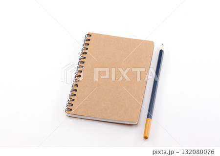 メモ帳 白バック 132080076