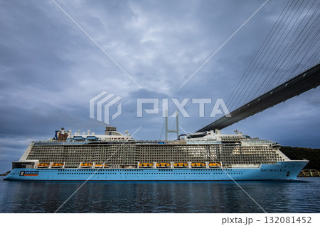 長崎港客船入港(Spectrum of the Seas)女神大橋通過【長崎市】 長崎港客船入港(Spectrum of the Seas)女神大橋通過【長崎市】 132081452