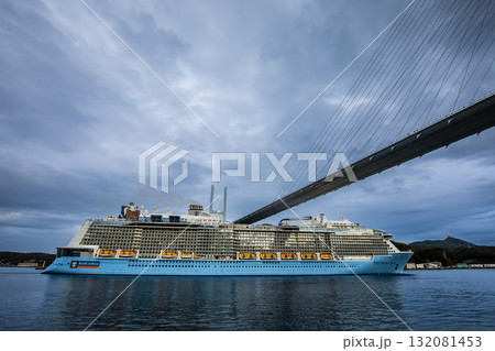 長崎港客船入港(Spectrum of the Seas)女神大橋通過【長崎市】 長崎港客船入港(Spectrum of the Seas)女神大橋通過【長崎市】 132081453