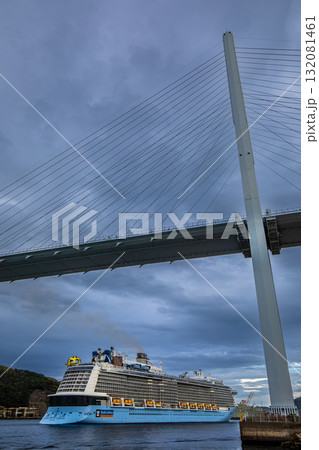 長崎港客船入港(Spectrum of the Seas)女神大橋通過【長崎市】 長崎港客船入港(Spectrum of the Seas)女神大橋通過【長崎市】 132081461