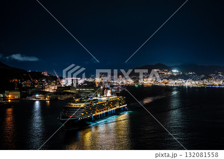 長崎港客船出港(Westerdam)女神大橋から夜景ライトアップ【長崎市】 長崎港客船出港(Westerdam)女神大橋から夜景ライトアップ【長崎市】 132081558