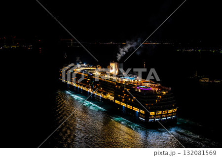 長崎港客船出港(Westerdam)女神大橋から夜景ライトアップ【長崎市】 長崎港客船出港(Westerdam)女神大橋から夜景ライトアップ【長崎市】 132081569