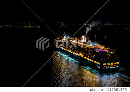 長崎港客船出港(Westerdam)女神大橋から夜景ライトアップ【長崎市】 長崎港客船出港(Westerdam)女神大橋から夜景ライトアップ【長崎市】 132081570