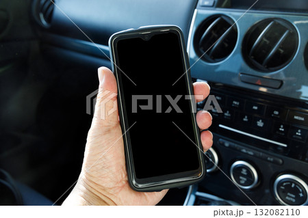 スマホ 車内 132082110