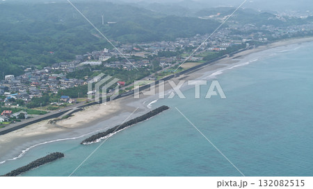 御前崎市 地頭方海浜公園近くの海岸 8月曇り 御前崎市 地頭方海浜公園近くの海岸 8月曇り 132082515