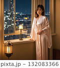 一人で悩む女性 132083366