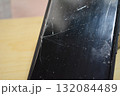 スマホの液晶　割れる 132084489