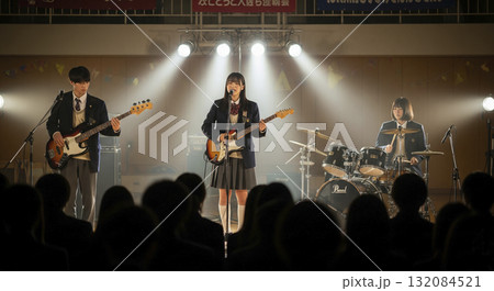 文化祭 体育館のステージでライブ 文化祭 体育館のステージでライブ 132084521