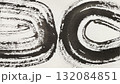 墨と筆で描いた掠れた線、ダイナミックな曲線のドローイング、バナーサイズの曲線画 132084851