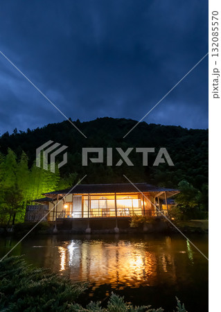 静岡県藤枝市にある日本建築の茶室と日本庭園「玉露の里」 静岡県藤枝市にある日本建築の茶室と日本庭園「玉露の里」 132085570