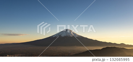 夕焼けの富士山 夕焼けの富士山 132085995