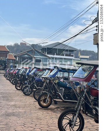 バンコクから2時間の景勝地 シーチャン島の港 バンコクから2時間の景勝地 シーチャン島の港 132086064