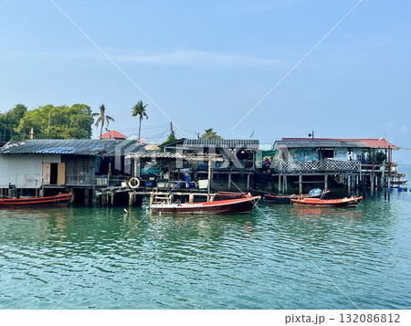 バンコクから2時間 シーラーチャーの漁船と水上生活の風景 バンコクから2時間 シーラーチャーの漁船と水上生活の風景 132086812
