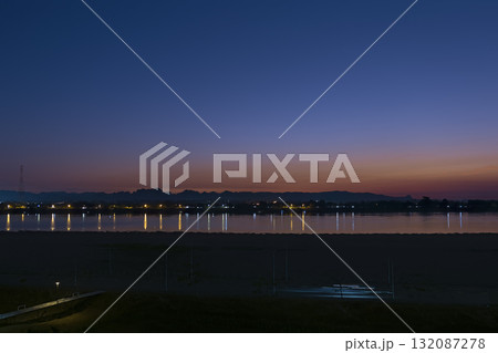 暁時のメコン川とラオスの山々 / Mekong River, Thailand & Laos 132087278