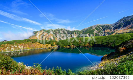 室堂平みくりが池と立山連峰の絶景　立山黒部アルペンルート富山県 132087393