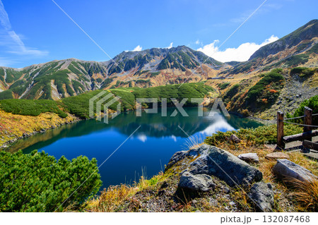 室堂平みくりが池と立山連峰の絶景 立山黒部アルペンルート富山県 室堂平みくりが池と立山連峰の絶景 立山黒部アルペンルート富山県 132087468