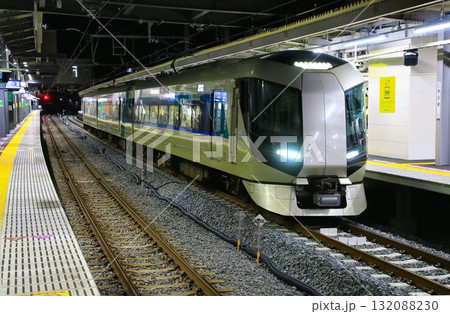 今や稀少な夜行列車・下町『浅草』から『尾瀬』へ… 【尾瀬夜行2345】 132088230