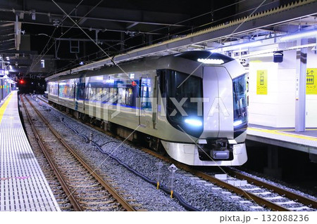 今や稀少な夜行列車・下町『浅草』から『尾瀬』へ… 【尾瀬夜行2345】 132088236