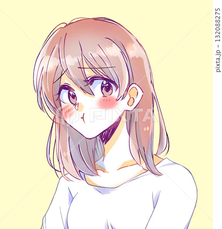 ほっぺたを膨らませて照れる女性 132088275