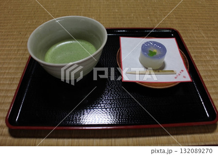 名古屋城の茶室 抹茶と生菓子 名古屋城の茶室 抹茶と生菓子 132089270