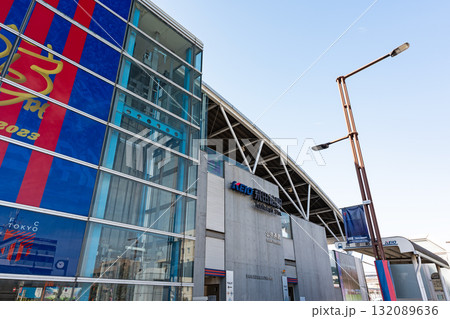 京王線飛田給駅 駅舎を北口間近で見上げる 東京都調布市飛田給 京王線飛田給駅 駅舎を北口間近で見上げる 東京都調布市飛田給 132089636