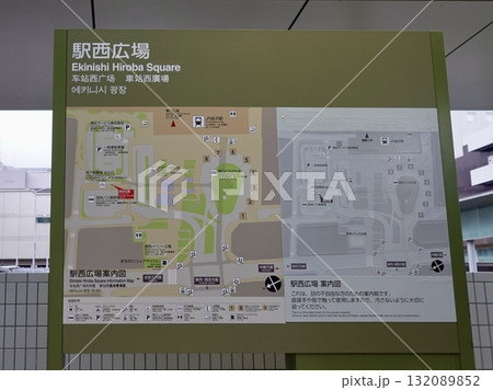 JR金沢駅・駅西広場の案内図がある風景　石川県金沢市 132089852