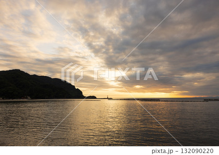 伊豆半島の松崎町の海の夕景 伊豆半島の松崎町の海の夕景 132090220