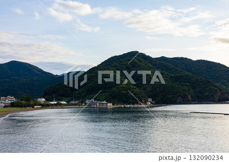 伊豆半島の松崎町の海の夕景 132090234