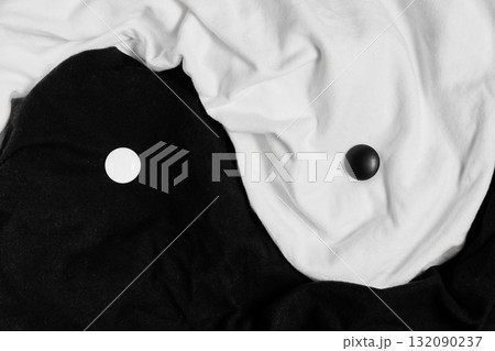 布の陰陽太極図の背景 132090237