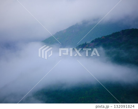 雨上がりの雲海 雨上がりの雲海 132091824