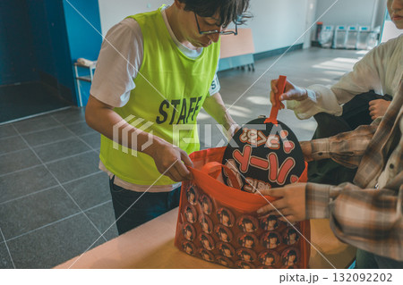 supporting my fave supporting my fave 132092202