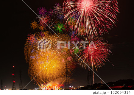 田原市の渥美半島花火大会の風景(愛知県) 田原市の渥美半島花火大会の風景(愛知県) 132094314